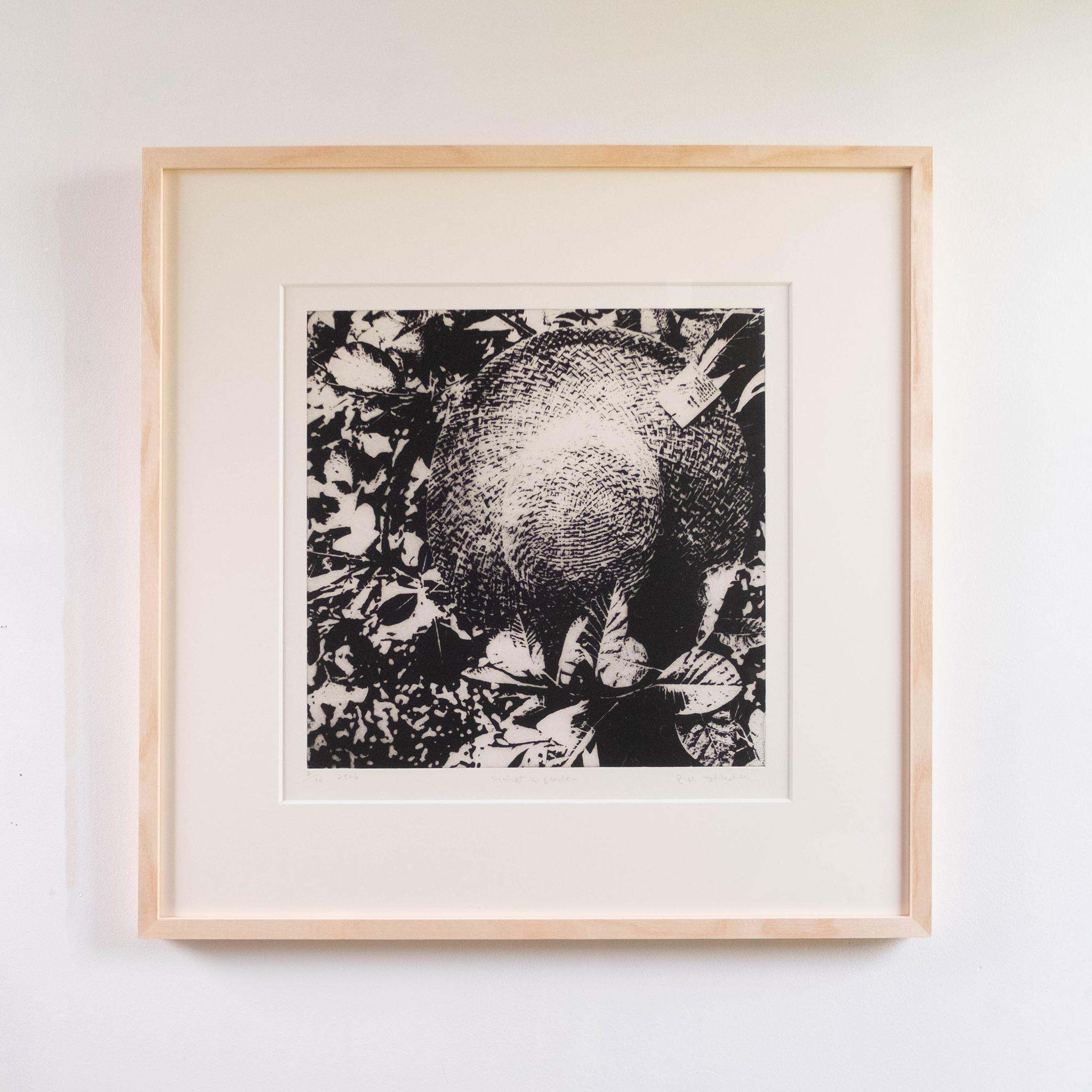 版画 "sunhat in garden"（額装）